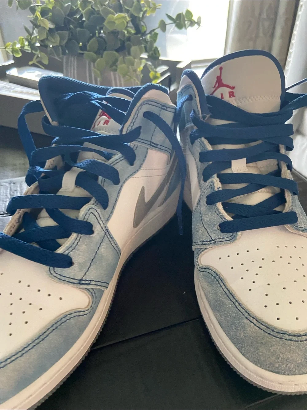 youth White and Light Blue Quarter-Top Sneakers - Jordan: